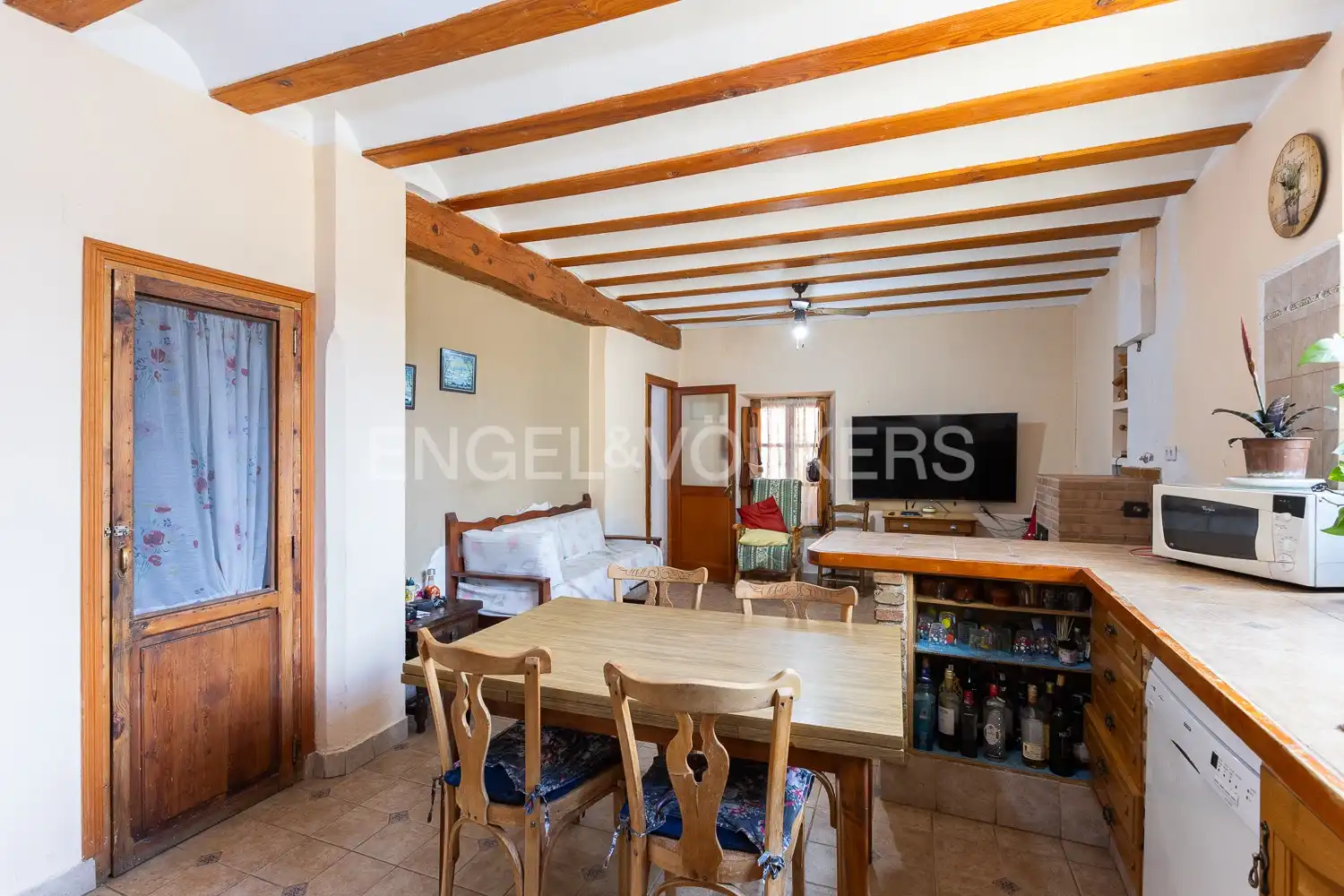 Menjador de Finca rústica en venda en Requena amb Aire condicionat, Calefacció i Jardí privat