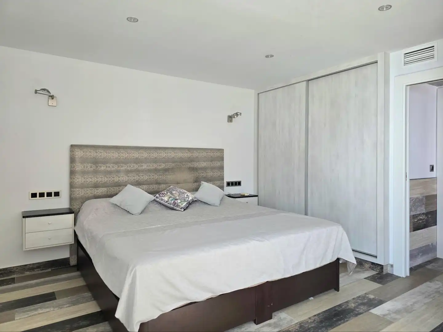Schlafzimmer von Wohnung zur Miete in Torremolinos mit Klimaanlage, Heizung und Privatgarten