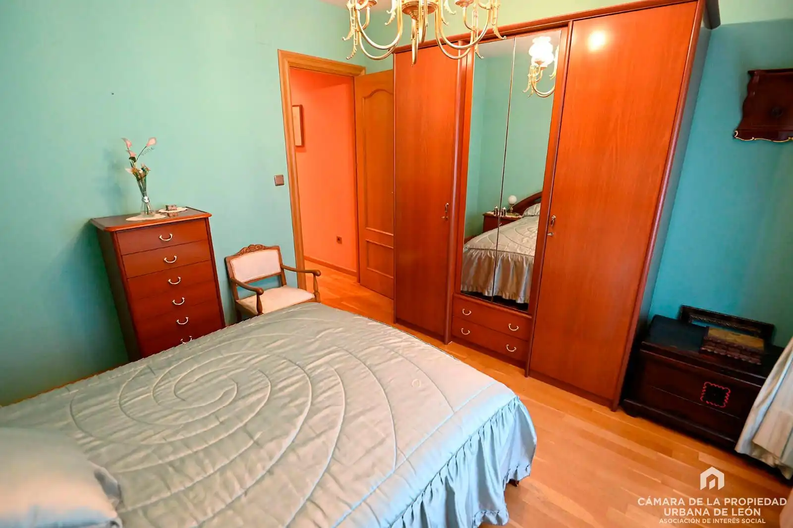 Habitación de Piso en venta en León Capital  con Calefacción, Terraza y Trastero