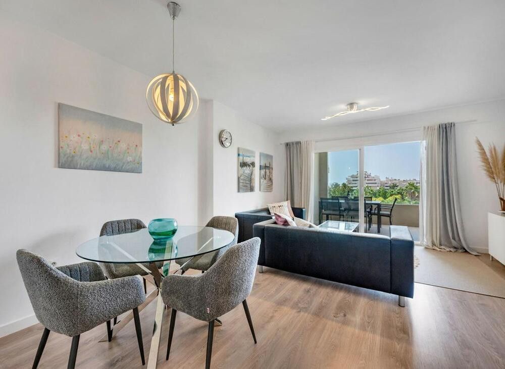 Sala de estar de Apartamento de alquiler en Marbella con Aire acondicionado, Terraza y Piscina
