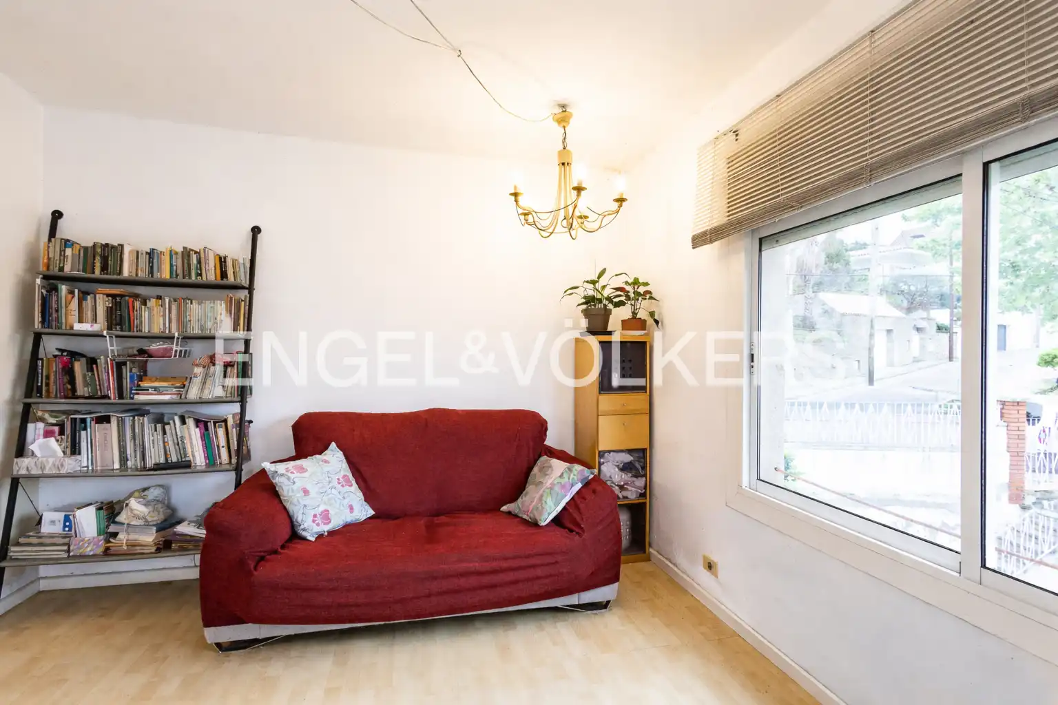 Sala d'estar de Casa o xalet en venda en Sant Just Desvern amb Calefacció i Parquet