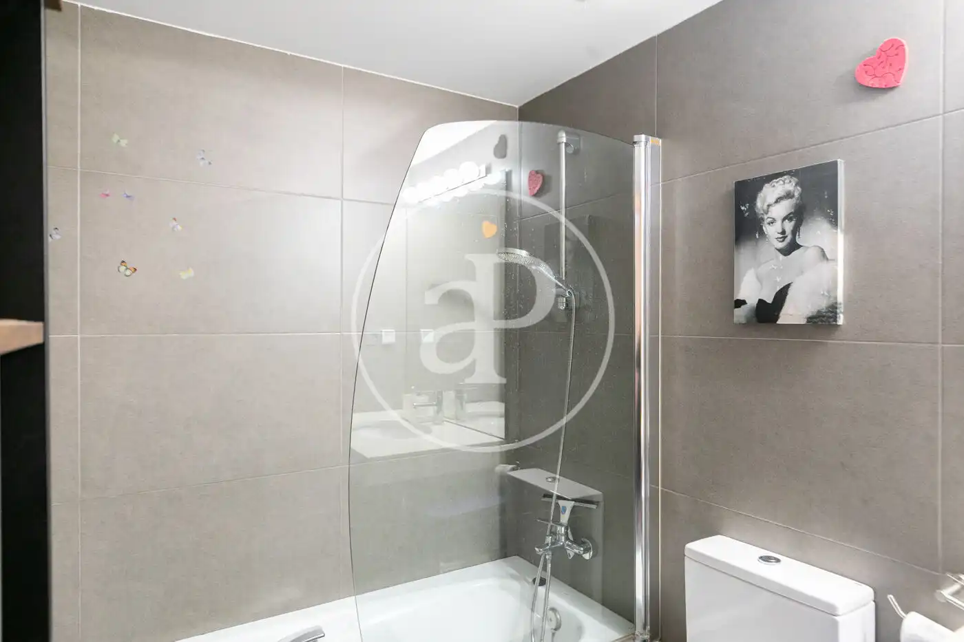 Badezimmer von Wohnung zum Verkauf in Barcelona mit Klimaanlage, Heizung und Privatgarten