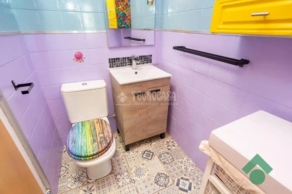 Baño de Piso en venta en Algeciras con Calefacción