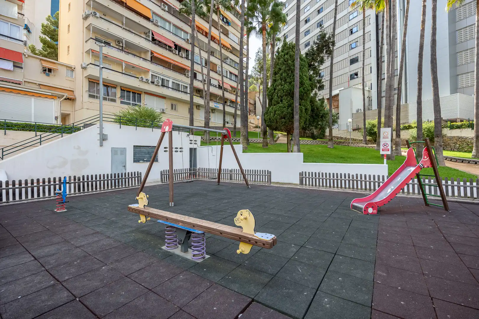 Parking de Piso en venta en Benidorm con Piscina, Amueblado y Piscina comunitaria