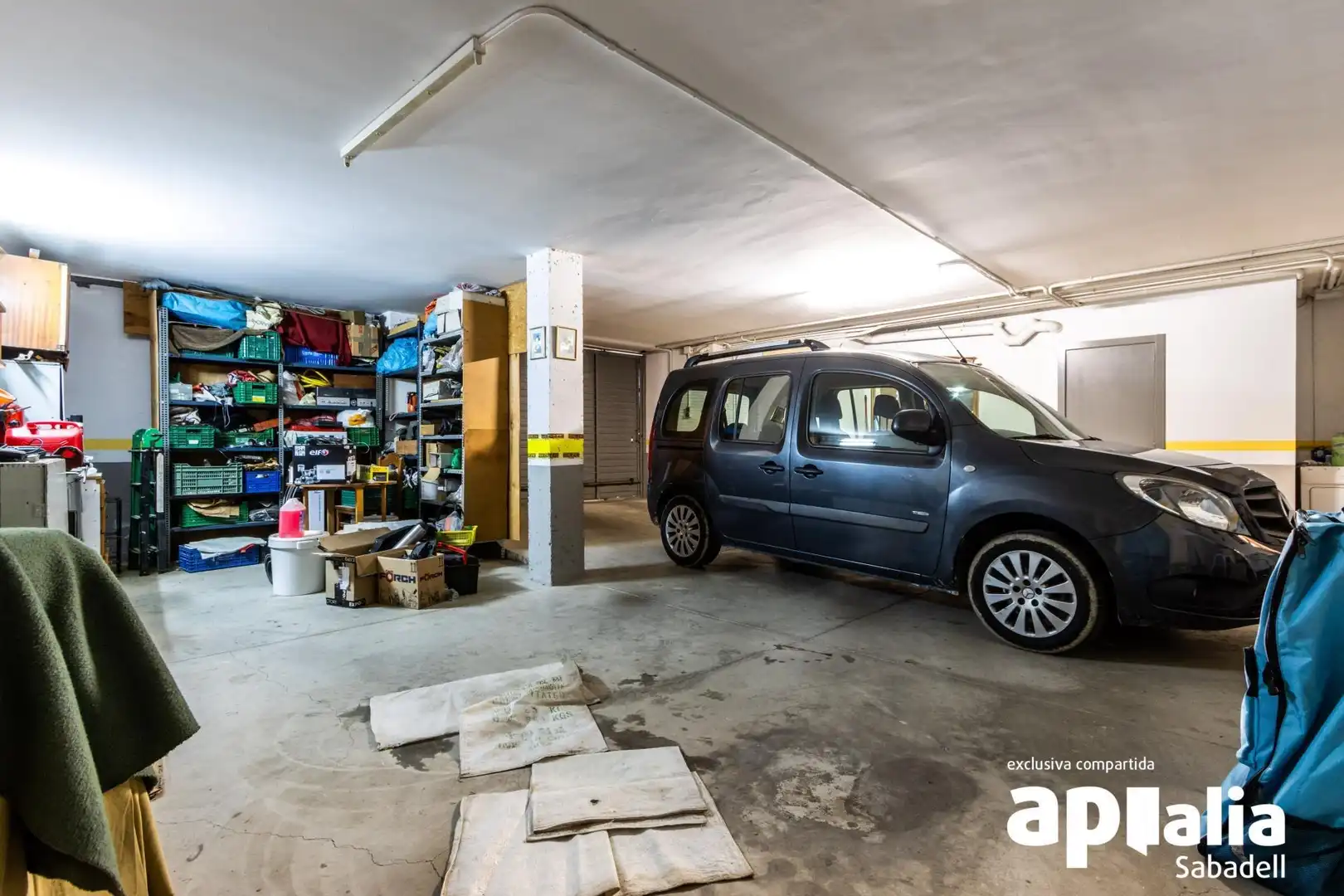 Aparcament de Casa o xalet en venda en Castellar del Vallès amb Aire condicionat, Calefacció i Jardí privat