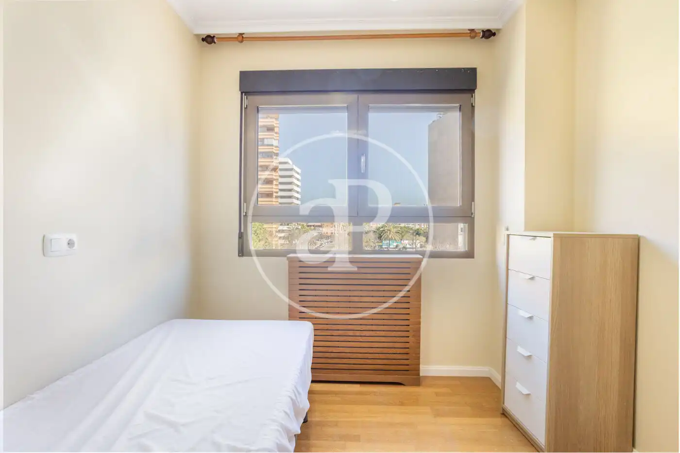 Schlafzimmer von Wohnung zur Miete in Valencia mit Klimaanlage, Heizung und Privatgarten