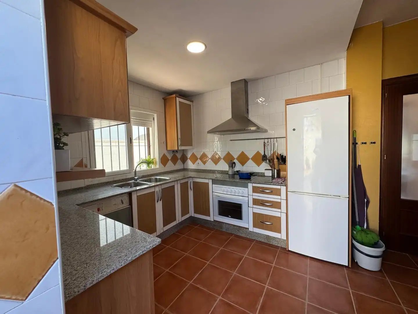 Cuina de Dúplex en venda en Sanlúcar de Barrameda amb Terrassa