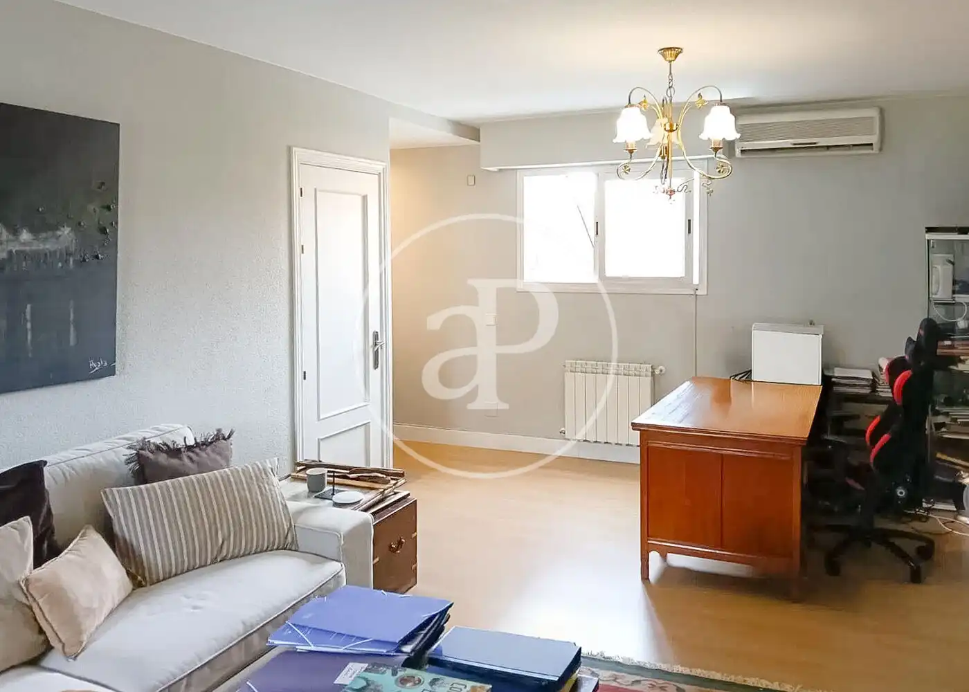 Sala de estar de Casa adosada en venta en Madrid con Aire acondicionado, Calefacción y Jardín privado