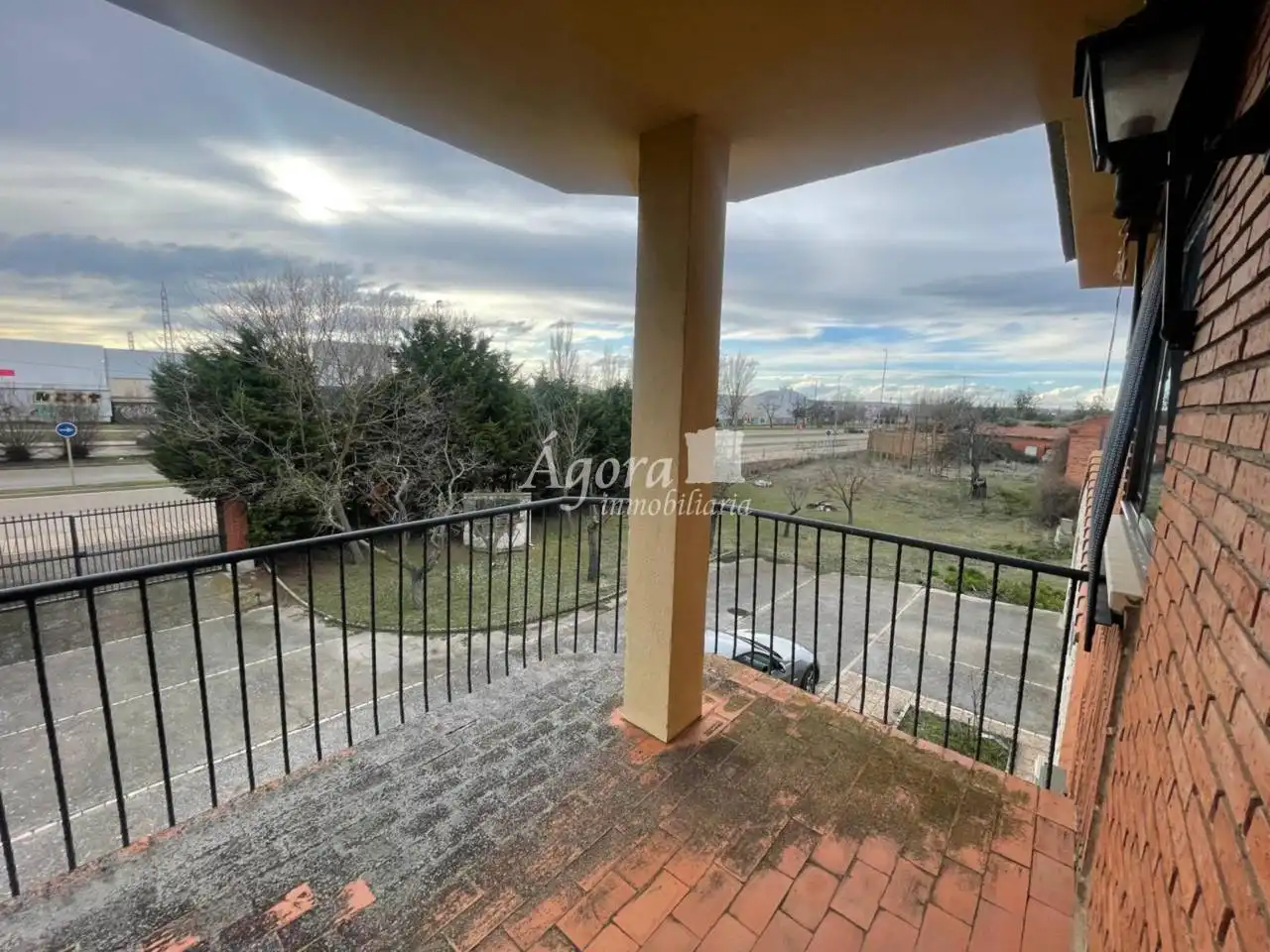 Vista exterior de Casa o xalet en venda en Valladolid amb Calefacció, Jardí privat i Terrassa