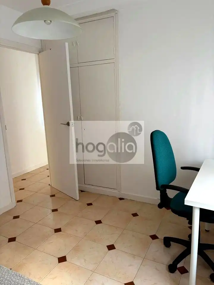 Flat for rent in Sevilla  with Air Conditioner, Furnished and Balcony