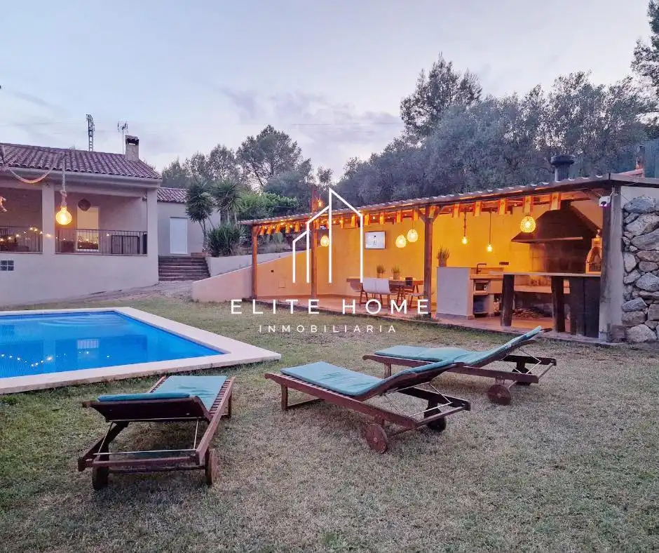 Vista exterior de Casa o xalet en venda en Tales amb Aire condicionat, Calefacció i Jardí privat