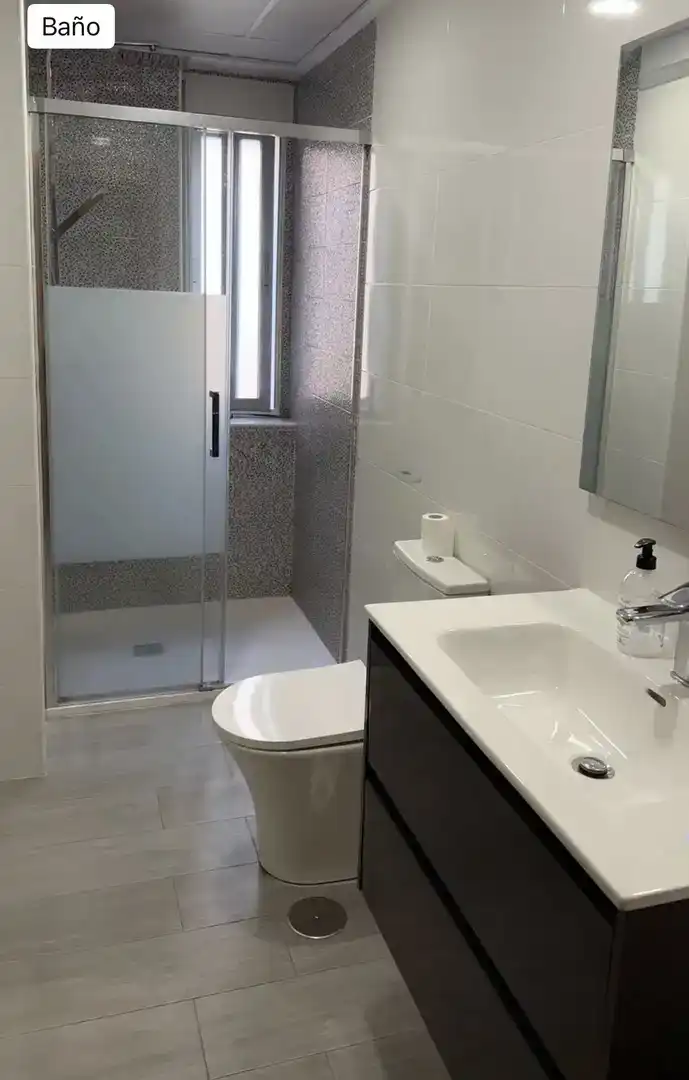 Baño de Piso para compartir en Cartagena con Amueblado