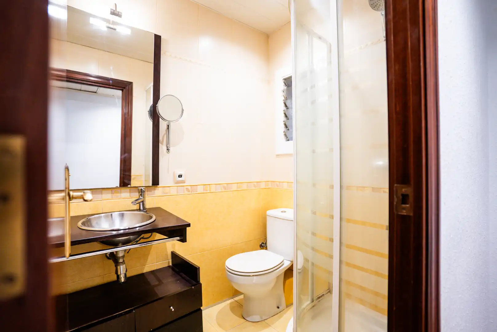 Baño de Piso en venta en Santa Coloma de Gramenet con Aire acondicionado y Horno