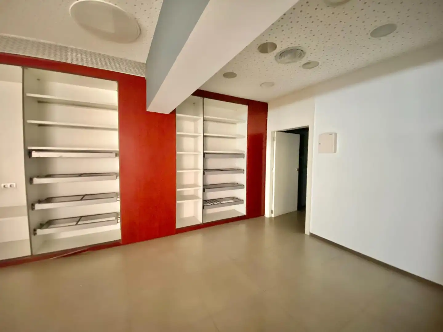 Local comercial en alquiler en Avenida Avenida Condes de San Isidro, imagen 7
