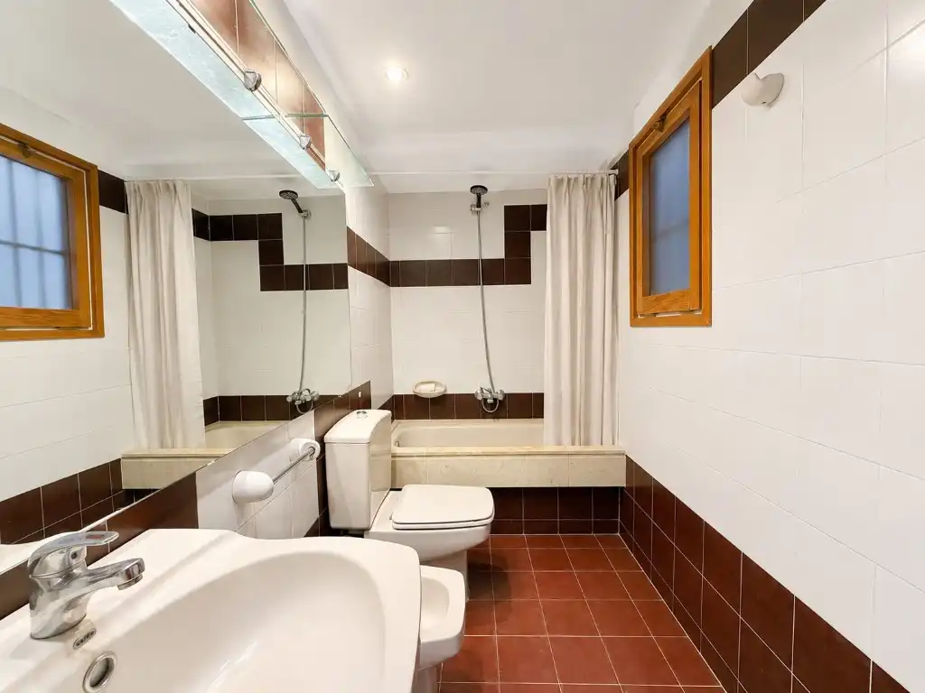 Baño de Piso en venta en Girona con Balcón