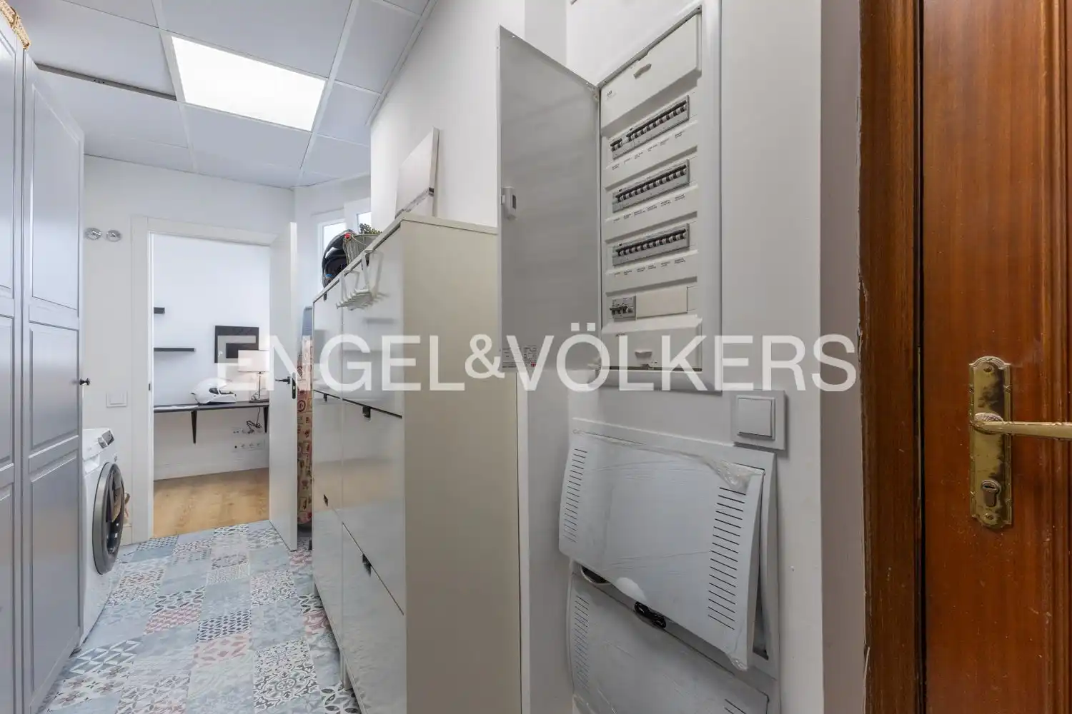 Flat for sale in Valencia  with Air Conditioner, Heating and Balcony