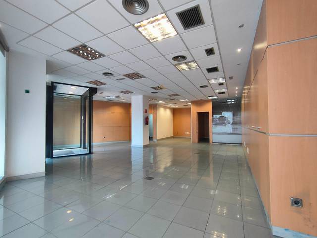 Local comercial en Alquiler en Ronda RONDA LEVANTE en La Flota