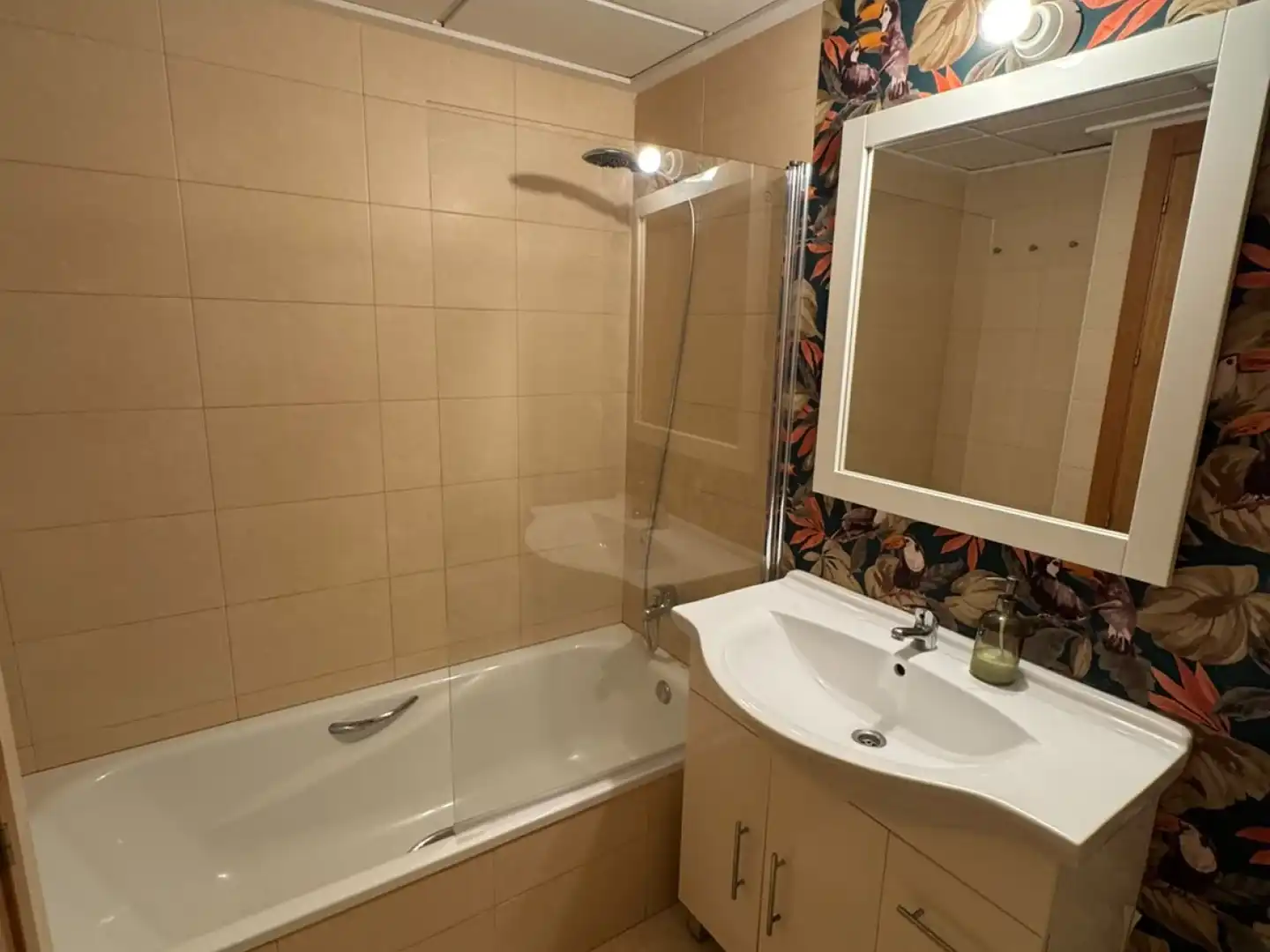 Baño de Piso de alquiler en Murcia con Aire acondicionado, Calefacción y Amueblado