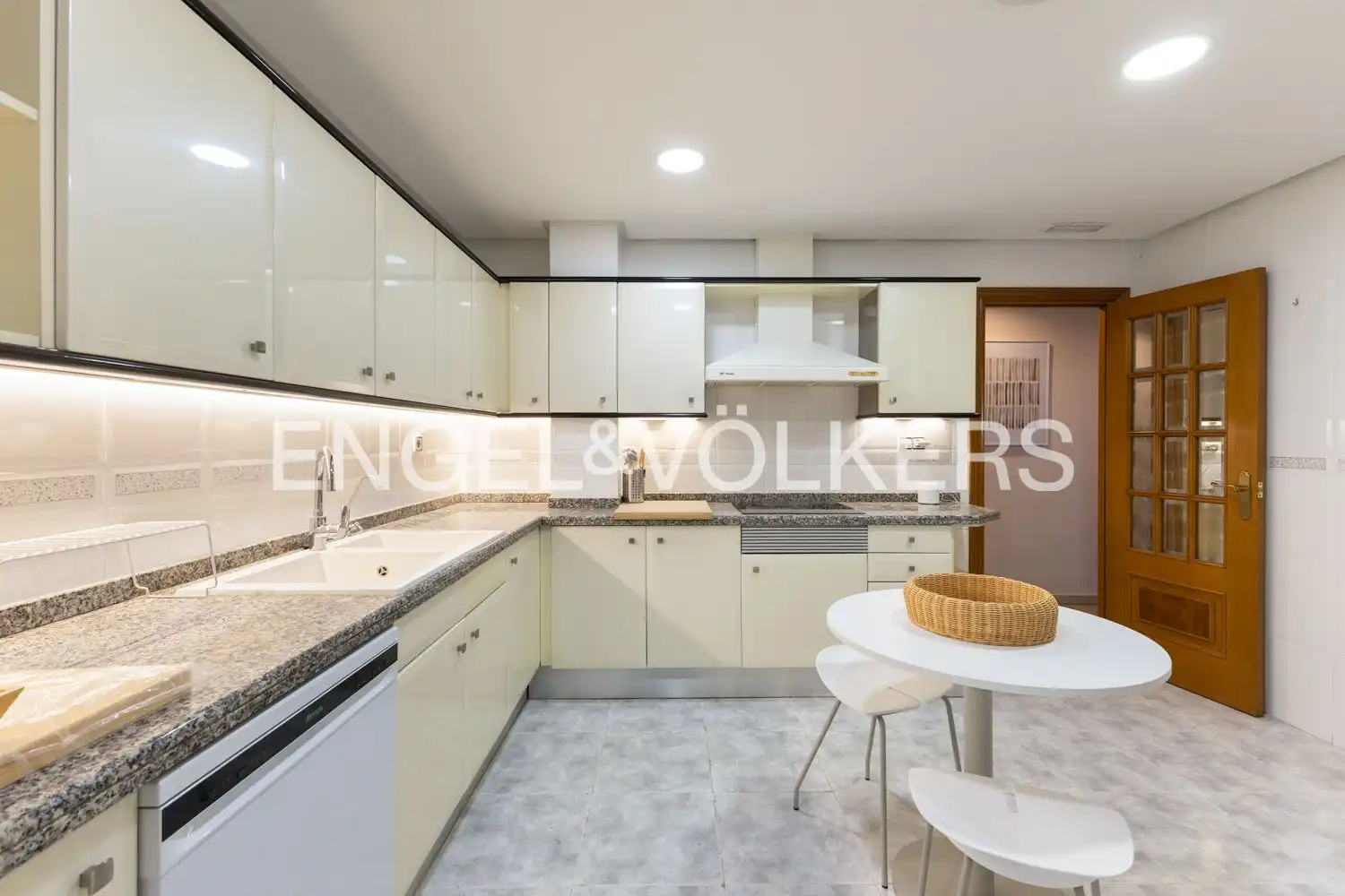 Cocina de Piso de alquiler en Valencia con Aire acondicionado, Calefacción y Amueblado