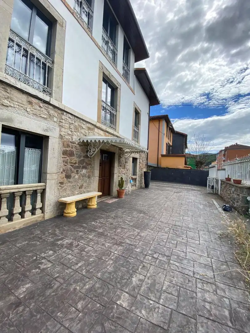 Vista exterior de Casa o xalet en venda en Aller amb Calefacció, Terrassa i Traster