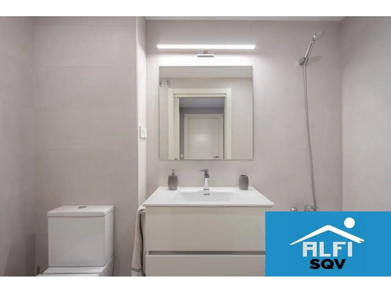 Bathroom of Flat for sale in Sant Cugat del Vallès  with Air Conditioner, Heating and Terrace
