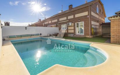 Exterior view of Single-family semi-detached for sale in Villanueva de la Torre  with Air Conditioner and Swimming Pool