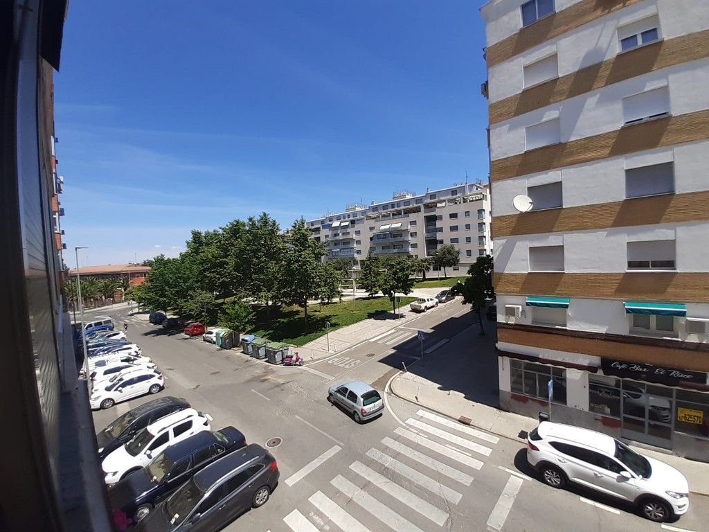 Vista exterior de Piso de alquiler en Cáceres Capital