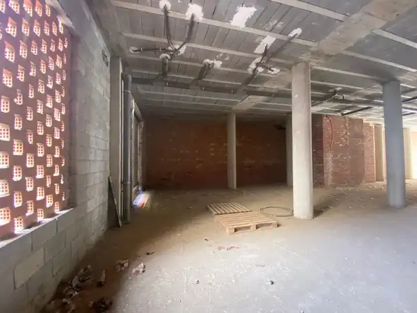 Local comercial en venta en Emperatriz Eugenia de Montijo, imagen 3