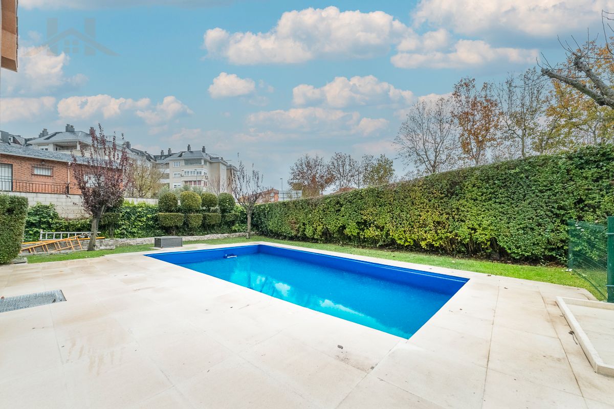 Swimming pool of Single-family semi-detached for sale in Colmenar Viejo  with Heating, Private garden and Parquet flooring
