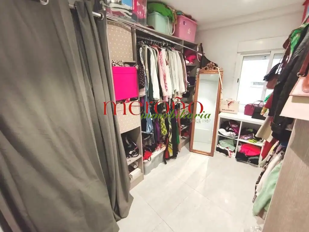 Piso en venta en El Raval - Portes Encarnades