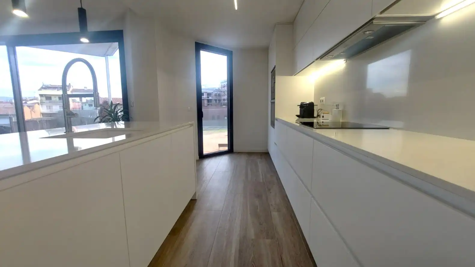 Cuina de Pis en venda en Vic amb Aire condicionat, Calefacció i Terrassa