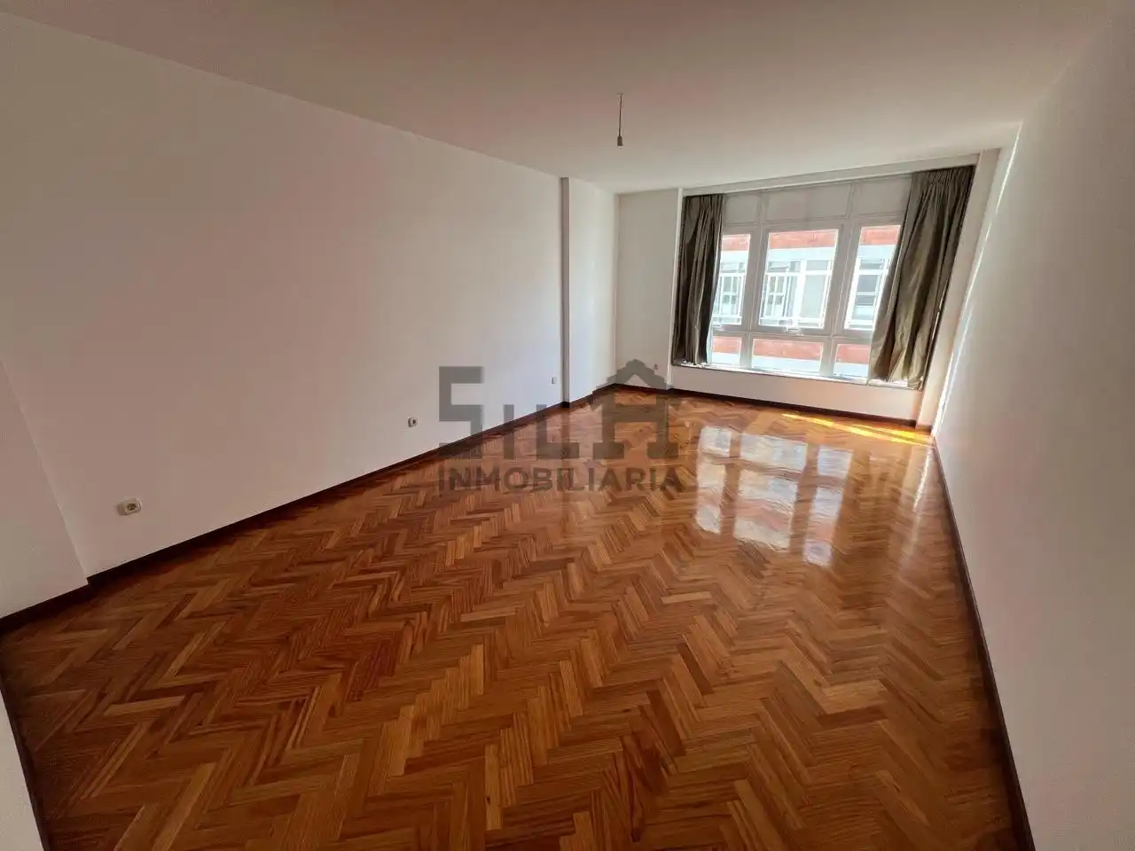 Sala de estar de Piso en venta en O Barco de Valdeorras   con Calefacción, Terraza y Trastero