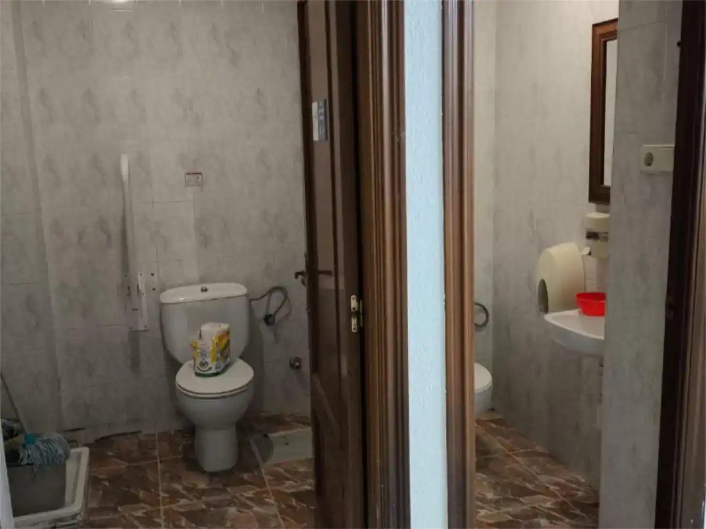 Badezimmer von Geschaftsraum zur Miete in Jaén mit Klimaanlage