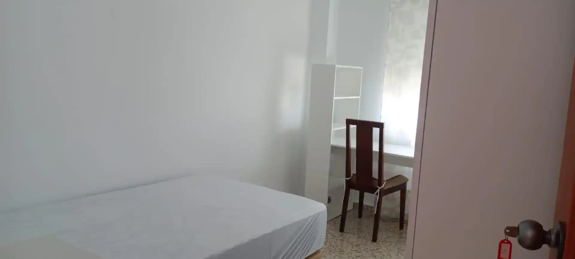 Bedroom of Flat for share in Granada  with Furnished, Oven and Washing machine