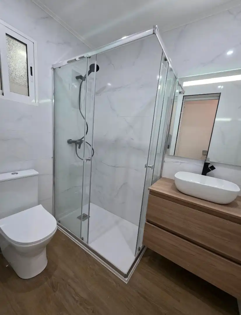 Bathroom of Flat for sale in Barcelona  with Air Conditioner and Heating