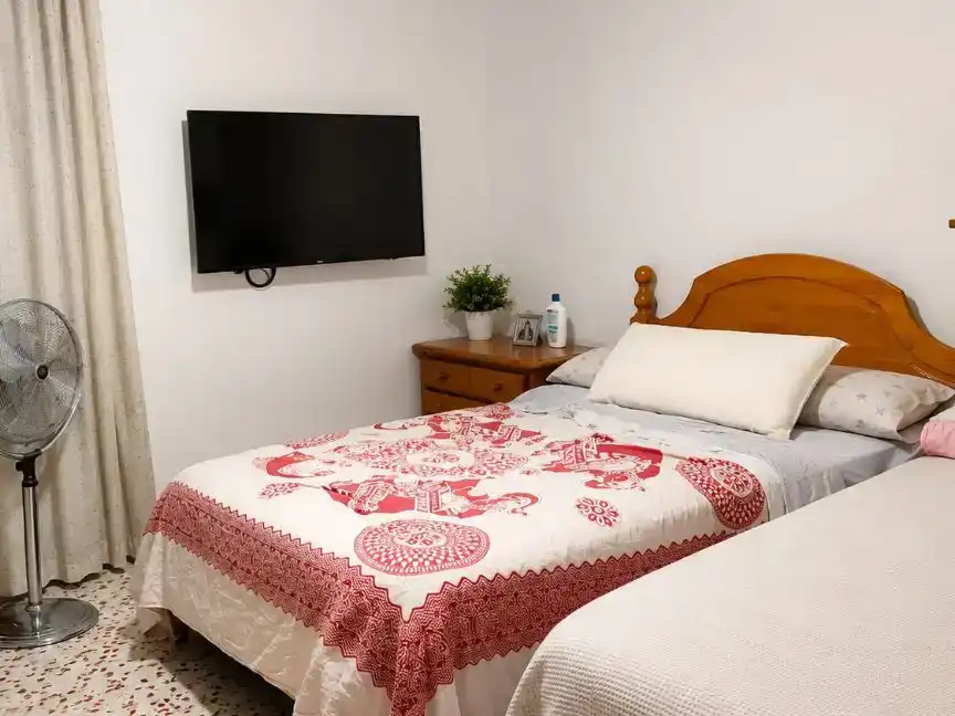Habitación de Casa adosada en venta en Huelma, Jaén