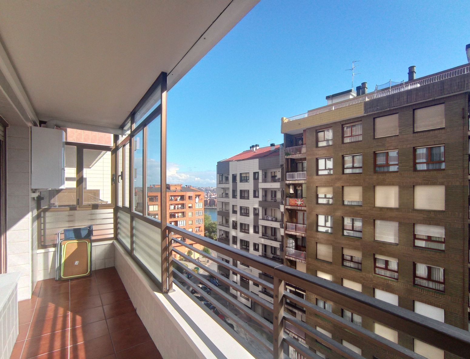 Vista exterior de Pis de lloguer en Portugalete amb Calefacció i Balcó