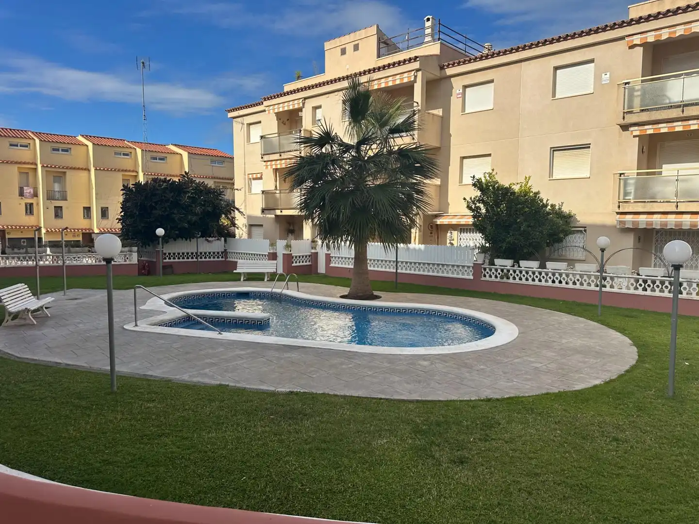 Schwimmbecken von Wohnungen zum Verkauf in Torredembarra mit Privatgarten, Terrasse und Balkon