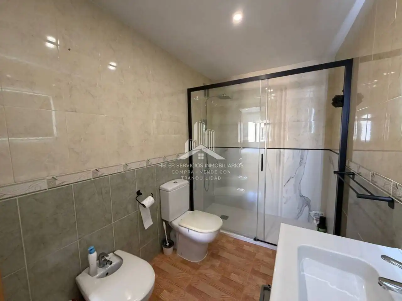 Bany de Apartament en venda en Vila-real amb Parquet, Terrassa i Traster