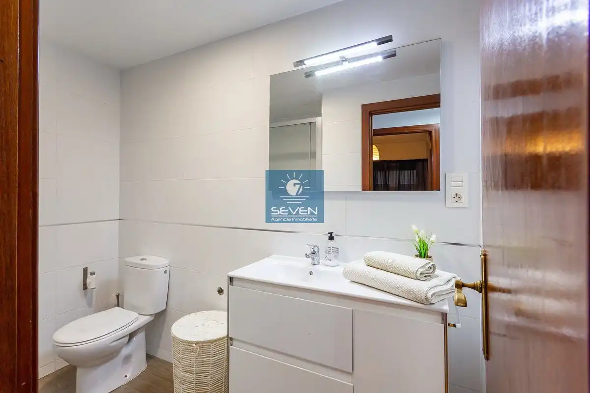 Bany de Apartament de lloguer en Almuñécar amb Aire condicionat, Calefacció i Terrassa
