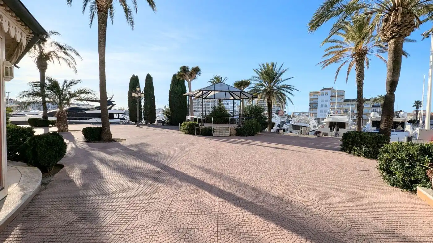 Vista exterior de Ático en venta en Empuriabrava con Aire acondicionado, Calefacción y Terraza