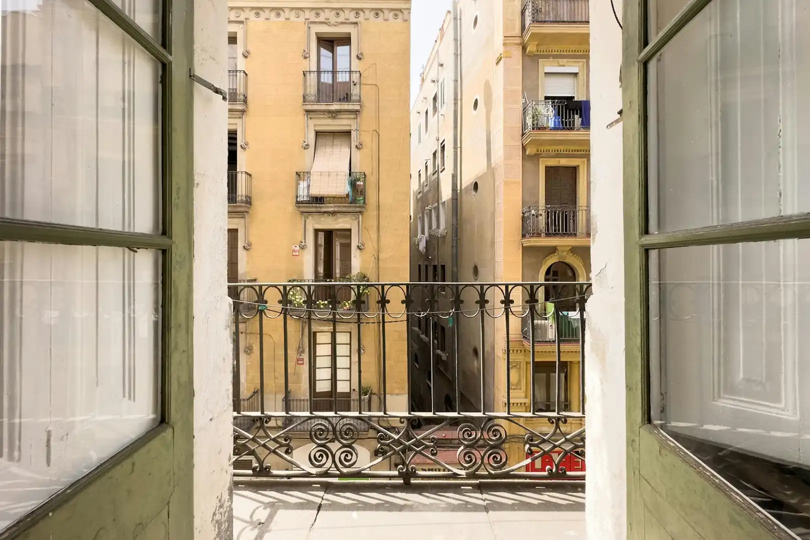 Balcony of Flat for share in Barcelona  with Washing machine