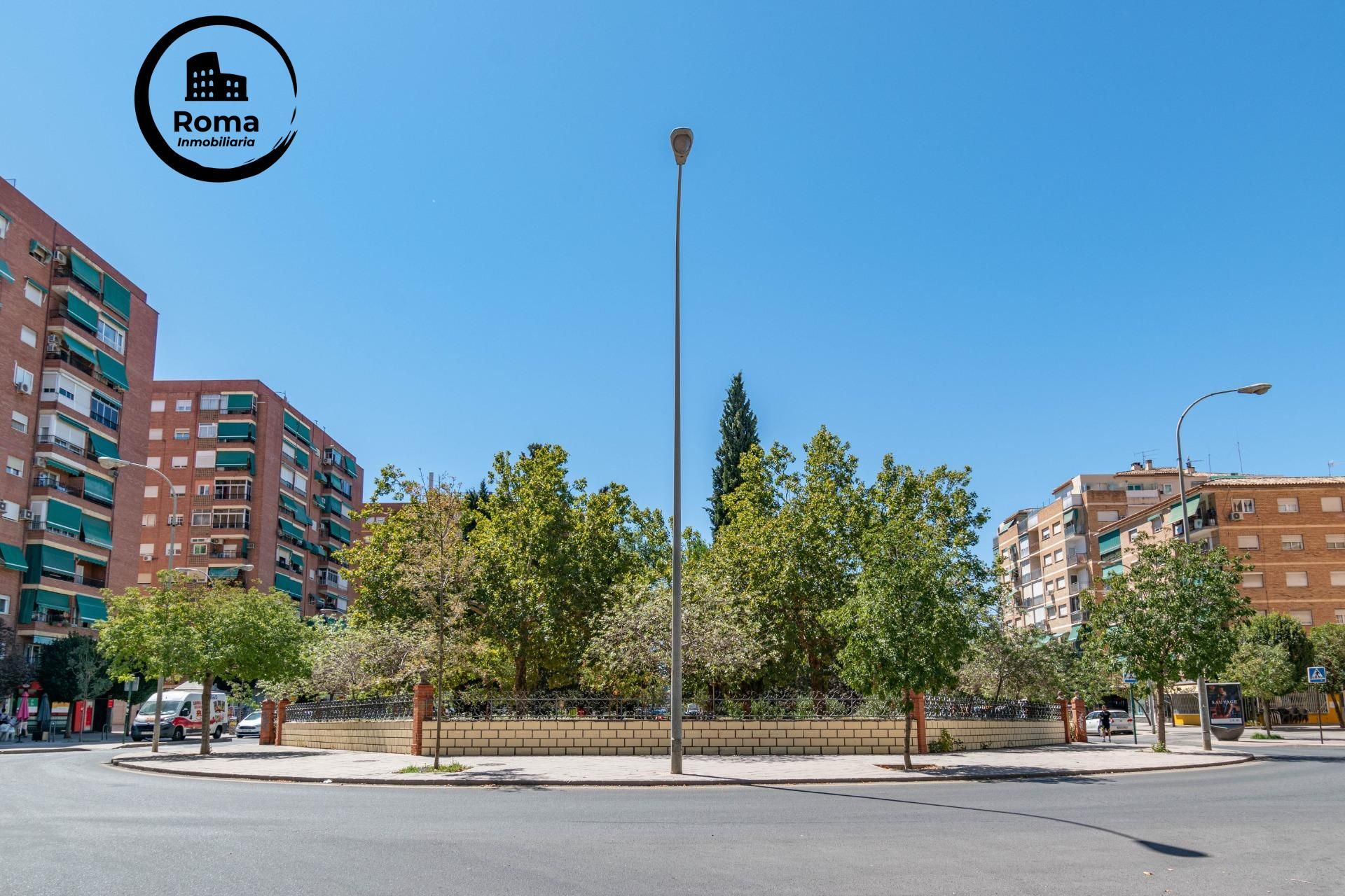 Exterior view of Flat for sale in  Granada Capital  with Balcony
