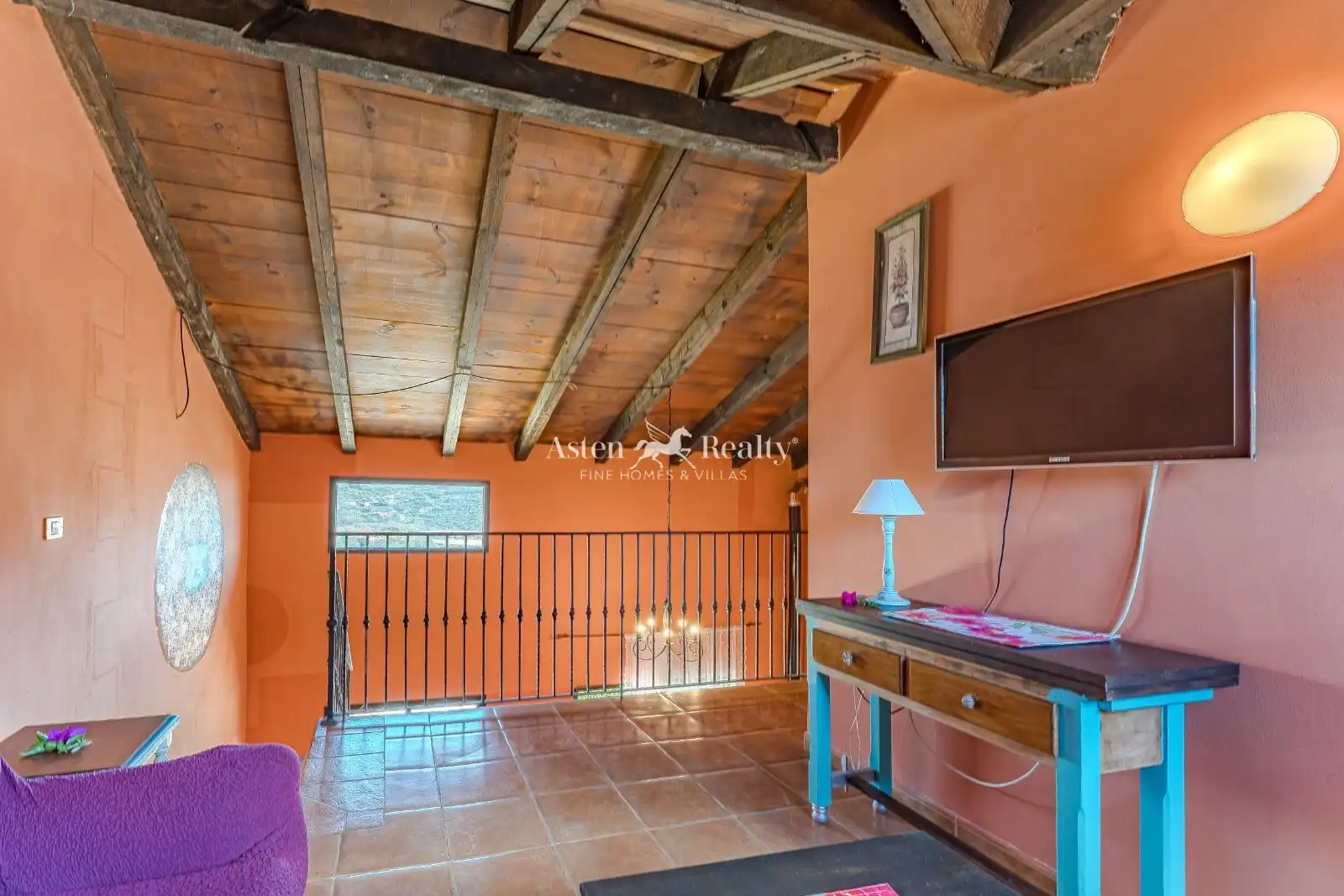 Sala d'estar de Casa adosada en venda en San Miguel de Abona amb Jardí privat, Terrassa i Moblat