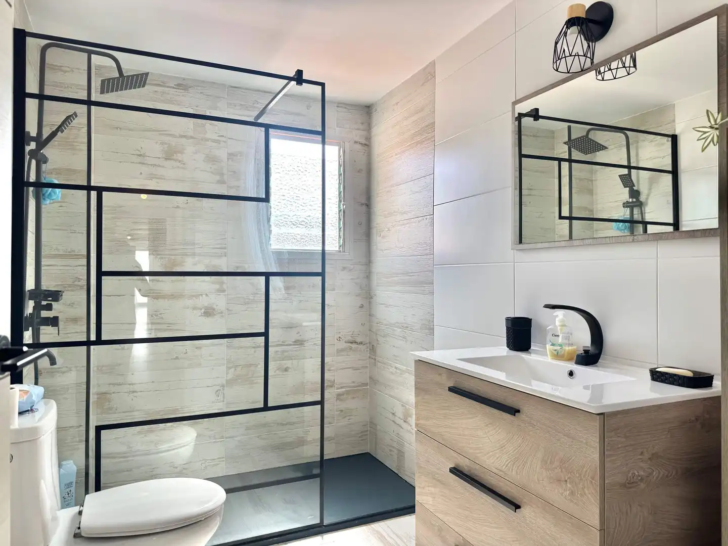 Badezimmer von Wohnung zum Verkauf in Gandia mit Klimaanlage, Abstellraum und Balkon