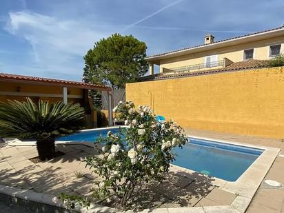 Swimming pool of House or chalet for sale in Sant Pere de Ribes  with Air Conditioner, Heating and Private garden