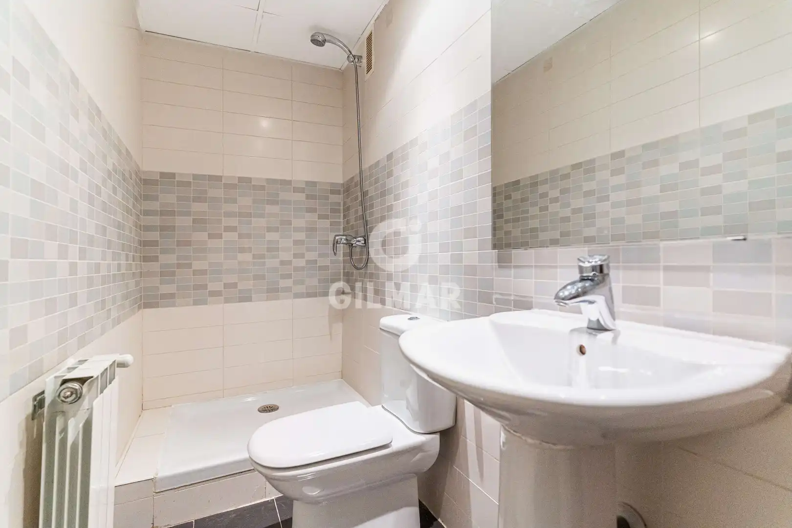 Badezimmer von Maisonette zum Verkauf in Boadilla del Monte mit Heizung, Abstellraum und Schwimmbad