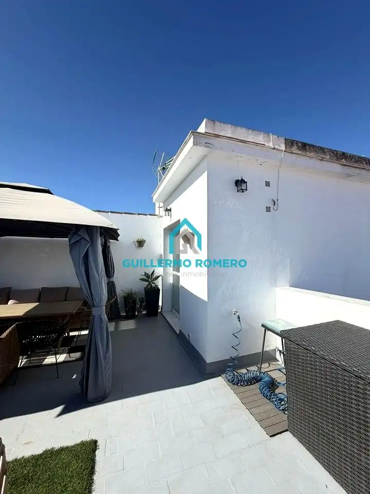 Vista exterior de Dúplex en venta en Coria del Río