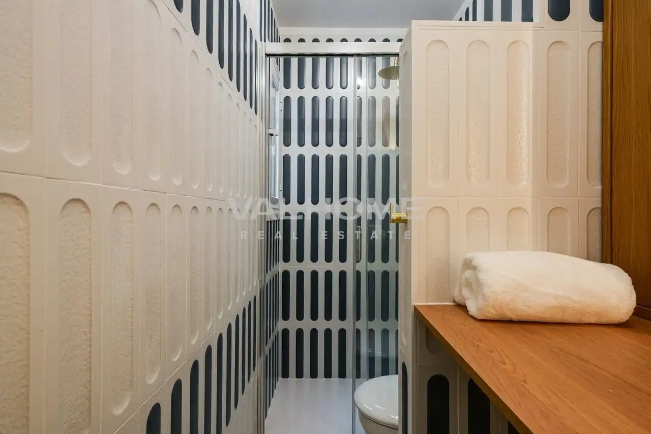 Badezimmer von Wohnungen zum Verkauf in Barcelona mit Klimaanlage, Heizung und Balkon