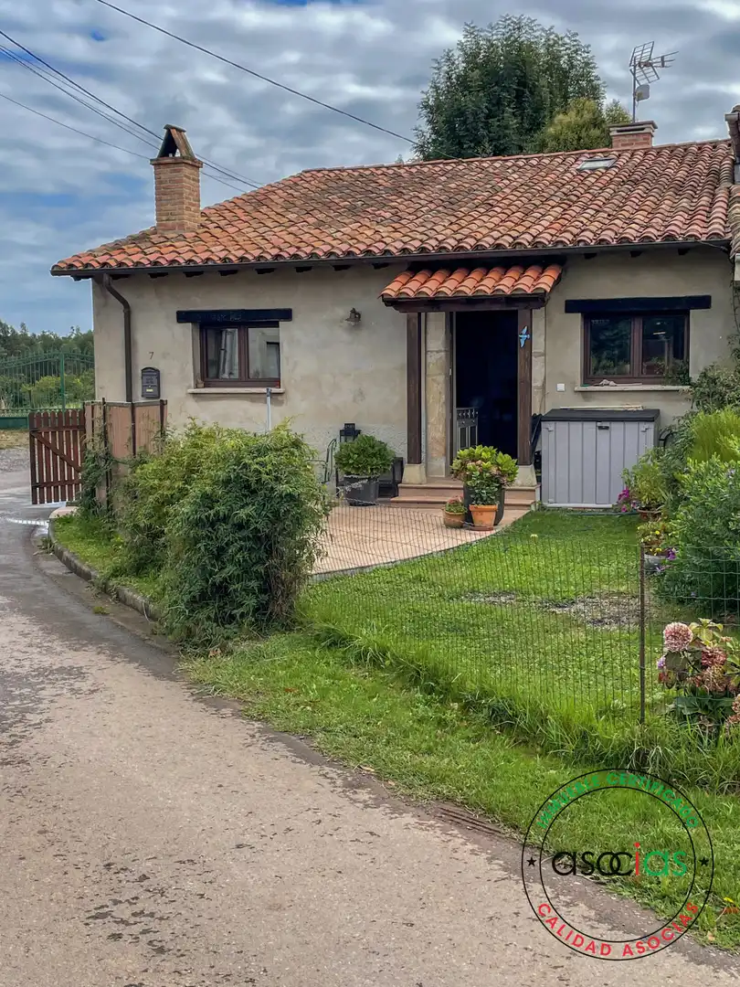 Vista exterior de Casa adosada en venda en Villaviciosa amb Calefacció i Jardí privat